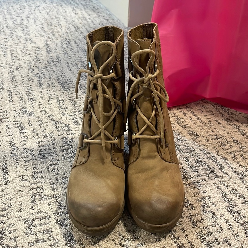 Sorel Joan of artic 7.5 new no box